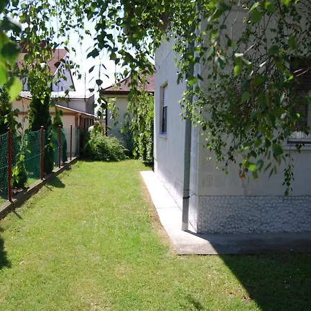 Nador Apartman アパート *
