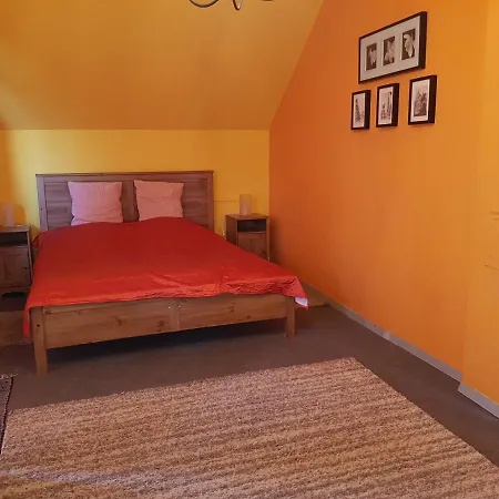 Nador Apartman アパート *
